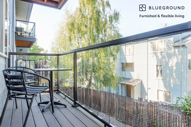 3811 13th Ave W Seattle, WA 98119 photo 4