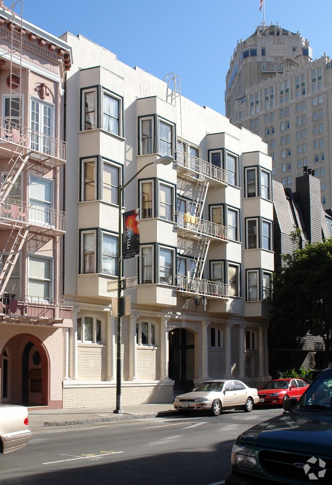930 Pine St photo 3