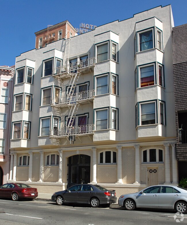 930 Pine St photo 5