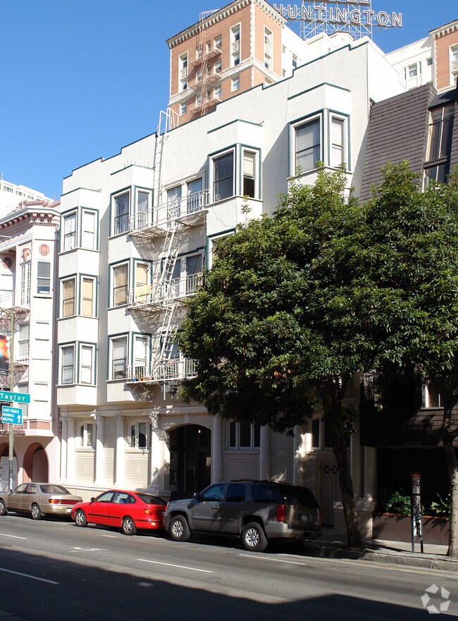 930 Pine St photo 4