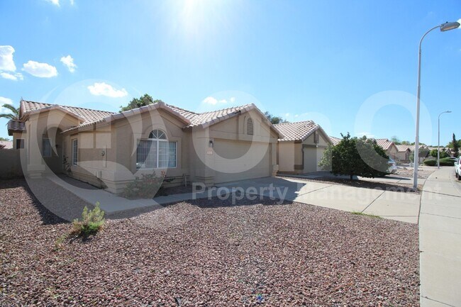 815 W Silver Creek Rd Gilbert, AZ 85233 photo 2