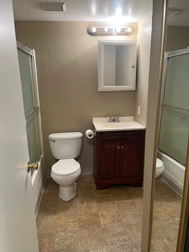 16006 E 14th St San Leandro, CA 94578 photo 3