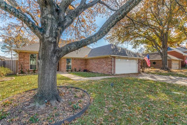 2721 Edinboro Drive, Arlington, TX 76012 photo 2