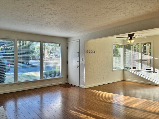 12503-12505 26th Ave NE Seattle, WA 98125 photo 5