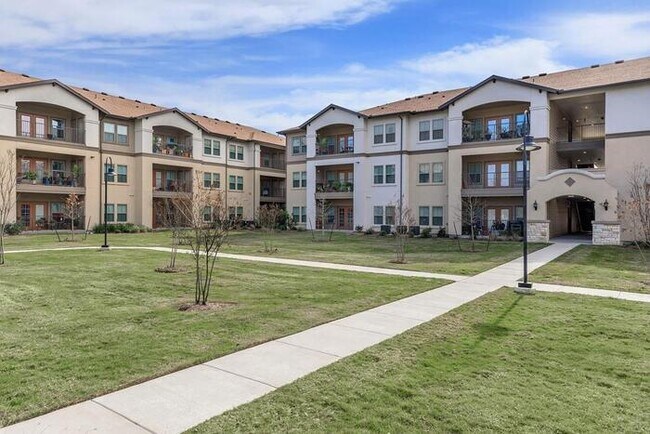 1201 W Harris Rd Arlington, TX 76001 photo 2