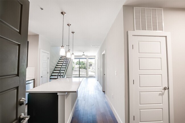 3114 S Congress Ave Austin, TX 78704 photo 4