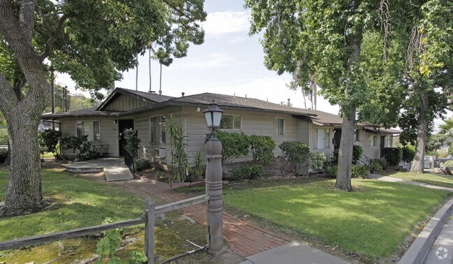 Lemon Normal Gardens Apartments photo 2