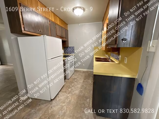 1609 Berry St Llano, TX 78643 photo 4