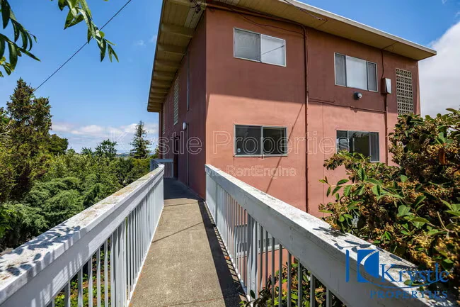 340 Carter St Vallejo, CA 94590 photo 2