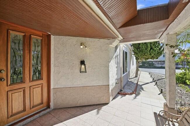 1767 Capistrano Glen Escondido, CA 92026 photo 3