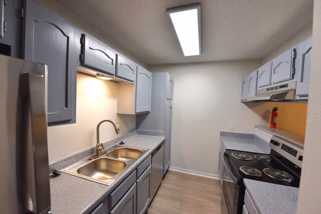 Woodbridge Crossing Apartments photo 4