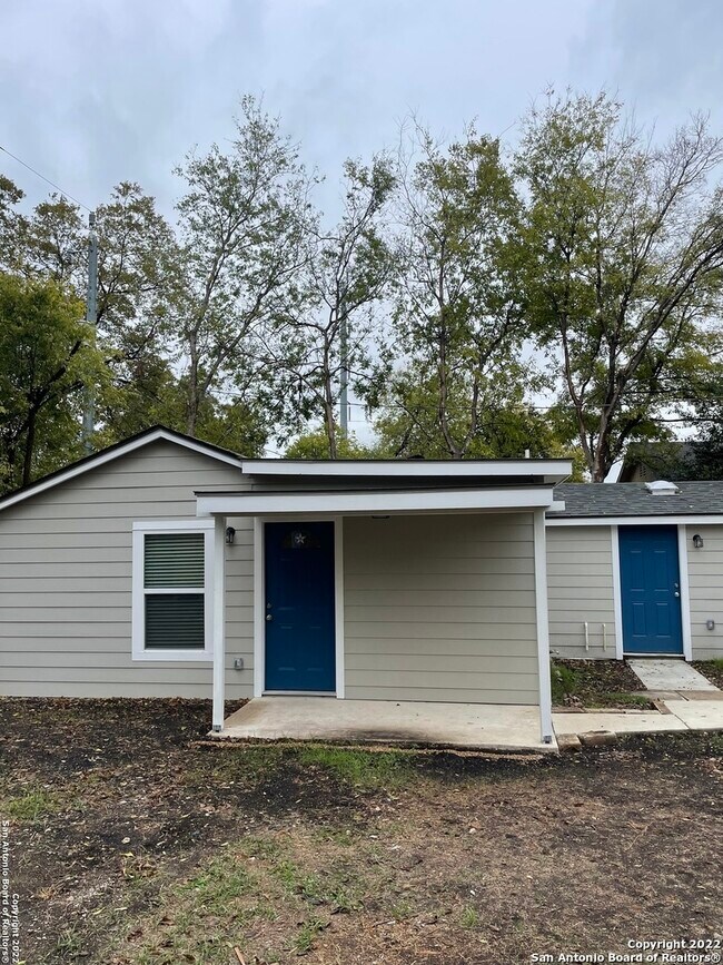 1815 Santa Barbara St San Antonio, TX 78201 photo 3