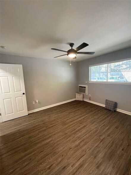 1225 W 25th St Houston, TX 77008 photo 2