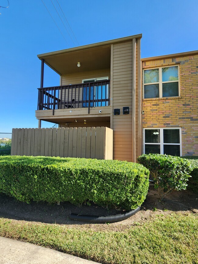 10555 Turtlewood Ct Houston, TX 77072 photo 4