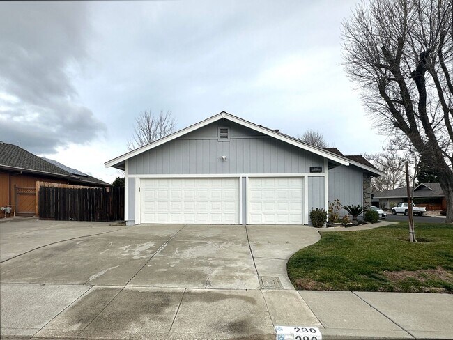 Beautiful 3 Bedroom on corner lot with RV parking in Brentwood photo 3
