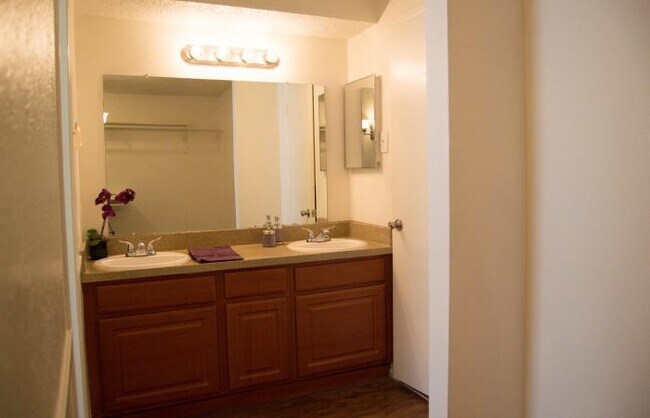 5201 Springlake Pkwy Haltom City, TX 76117 photo 4