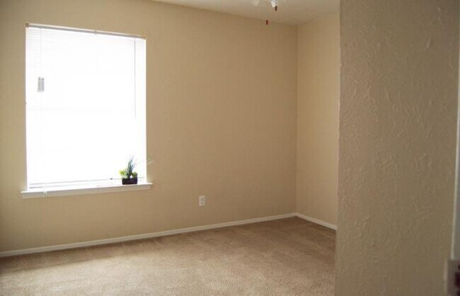 5201 Springlake Pkwy Haltom City, TX 76117 photo 3