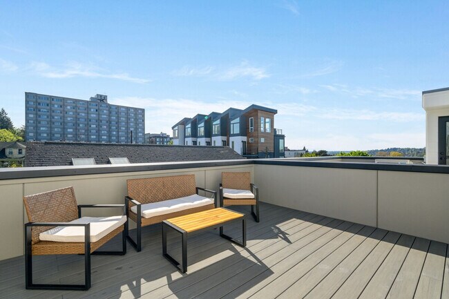 1600 Lake Washington Blvd Seattle, WA 98122 photo 3