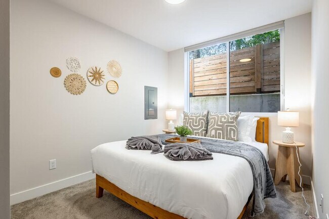 1600 Lake Washington Blvd Seattle, WA 98122 photo 5