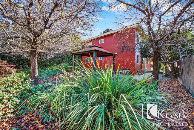 451 E L St Benicia, CA 94510 photo 2