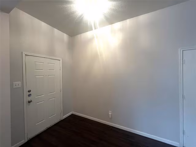 1923 Pin Oak Lane, Dallas, TX 75253 photo 3