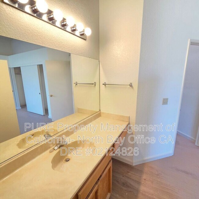 869 Maria Dr Petaluma, CA 94954 photo 4