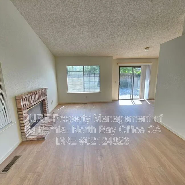 869 Maria Dr Petaluma, CA 94954 photo 3
