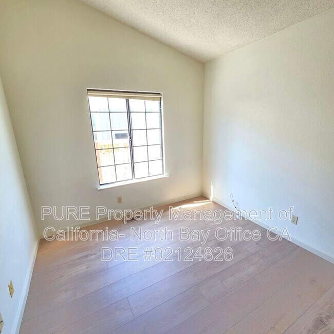 869 Maria Dr Petaluma, CA 94954 photo 5