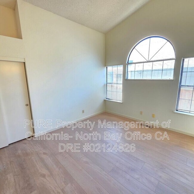 869 Maria Dr Petaluma, CA 94954 photo 2