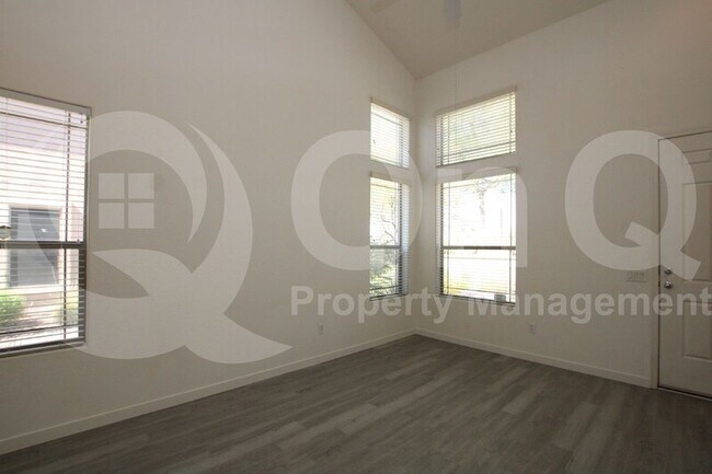 42424 N Gavilan Peak Pkwy New River, AZ 85086 photo 4