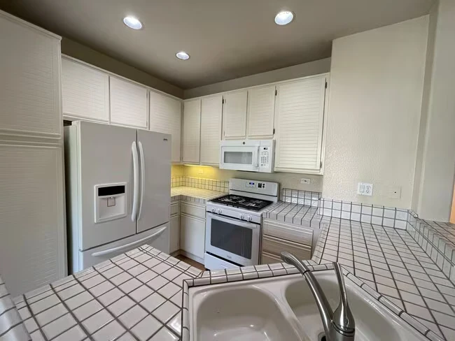 450 Navaro Way San Jose, CA 95134 photo 5