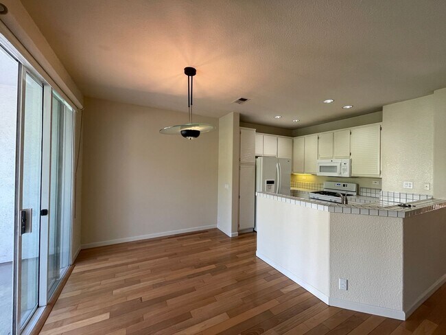 450 Navaro Way San Jose, CA 95134 photo 4