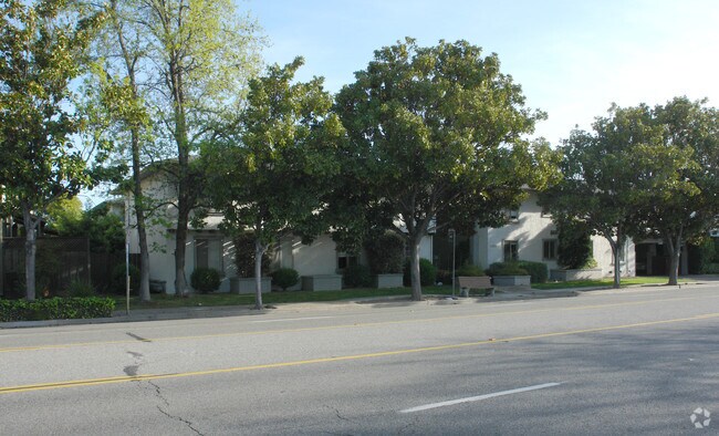 W CAMPB photo 3