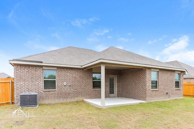 1101 Wheatfield Ln Crowley, TX 76036 photo 3