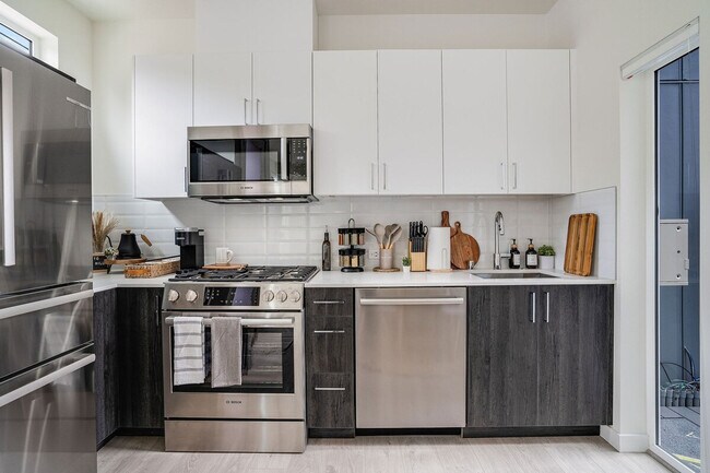 1414 E Howell St Seattle, WA 98122 photo 4