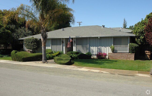 584 Lassen Street photo 3