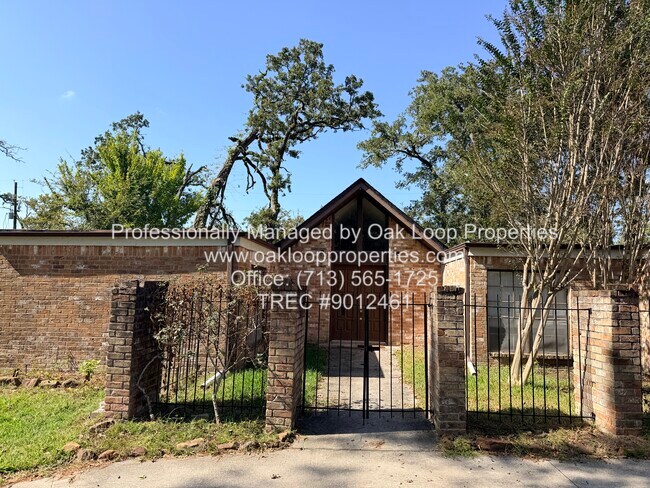 1607 Chestnut Ridge Road, Humble, TX 77339 photo 2