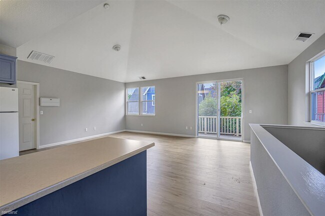 1467 Maple Ave Santa Rosa, CA 95404 photo 2