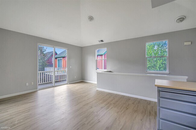 1467 Maple Ave Santa Rosa, CA 95404 photo 5