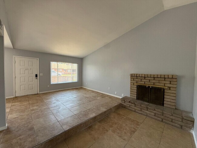 126 W Loma Vista Dr Tempe, AZ 85282 photo 5