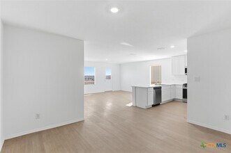 310 Trinity River Holw San Marcos, TX 78666 photo 4
