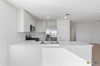 310 Trinity River Holw San Marcos, TX 78666 photo 5
