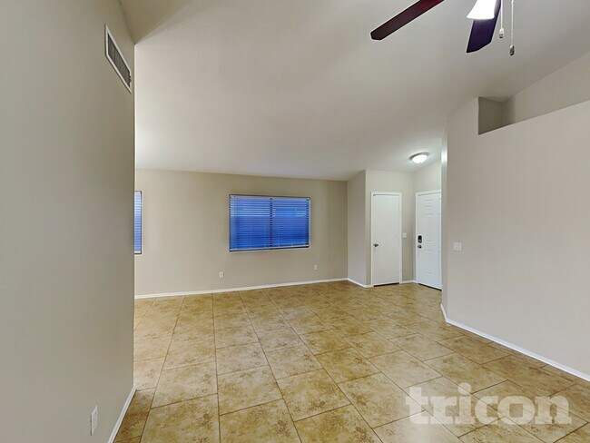 6323 W Williams St Phoenix, AZ 85043 photo 3