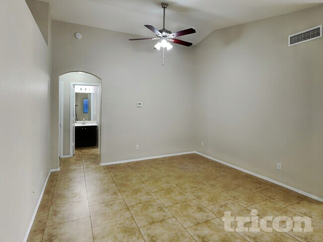6323 W Williams St Phoenix, AZ 85043 photo 4