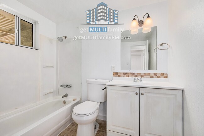 1402 W Mercer Ln Phoenix, AZ 85029 photo 5