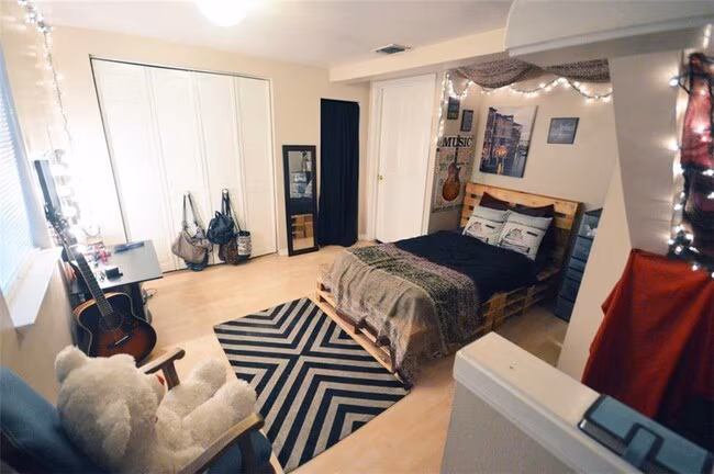907 E 38th St Austin, TX 78705 photo 5