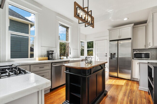 1914 E Jefferson St Seattle, WA 98122 photo 5