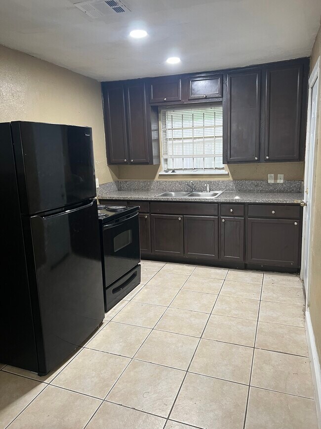 3914 Pickfair Street, Houston, TX 77026 photo 2