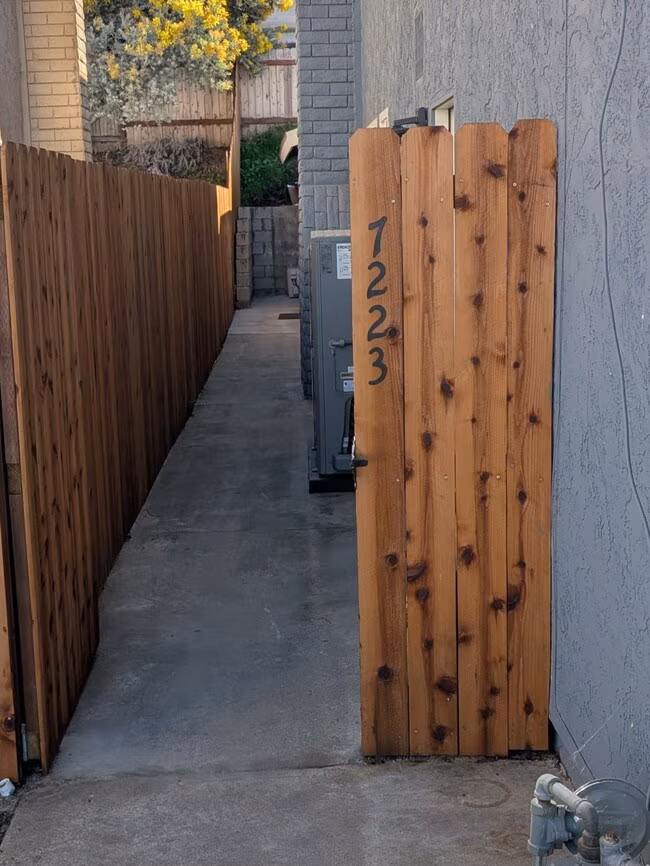 7221 Jacmar Ave San Diego, CA 92114 photo 4