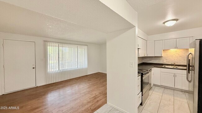 2415 W Hazelwood St Phoenix, AZ 85015 photo 3